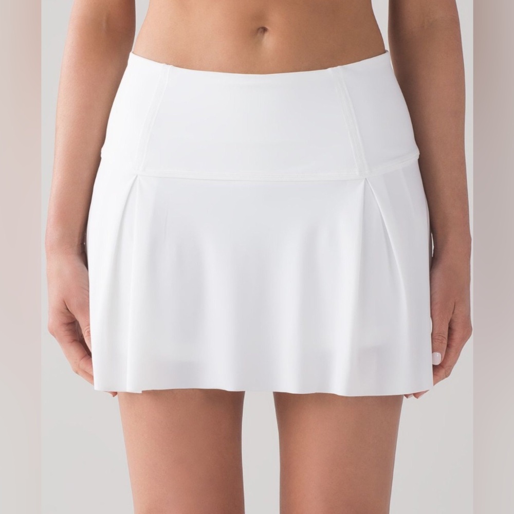 NWOT Lululemon Lost In Pace Skirt (Tall)
White Like New